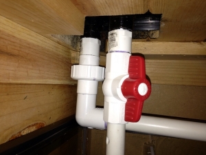 The back PVC pipe has a quick disconnect union (return to display tank) so I'm able to disassemble when I move the tank. The PVC closes to you has a ball valve to regulate the siphon (return to sump/refugium)